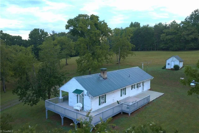 2541 Collinstown Road, photo 2 of 50