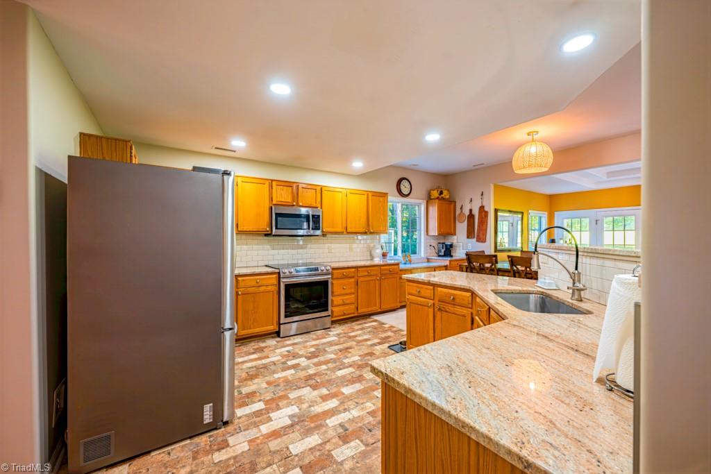 121 Walter Hagen Drive, Mebane, North Carolina image 10