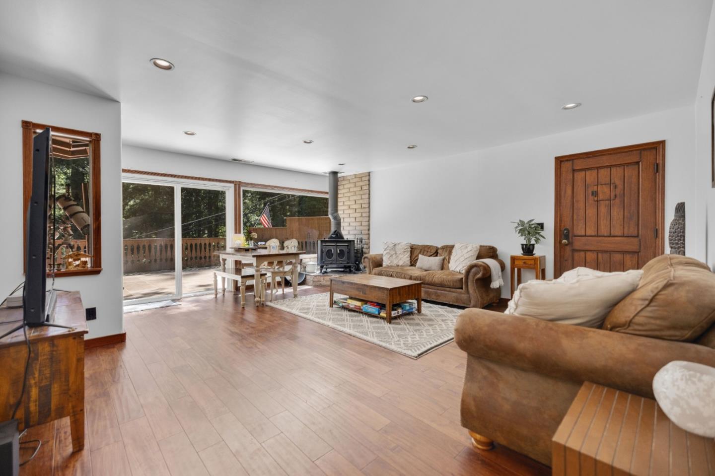 20851 Assiniboine Trail