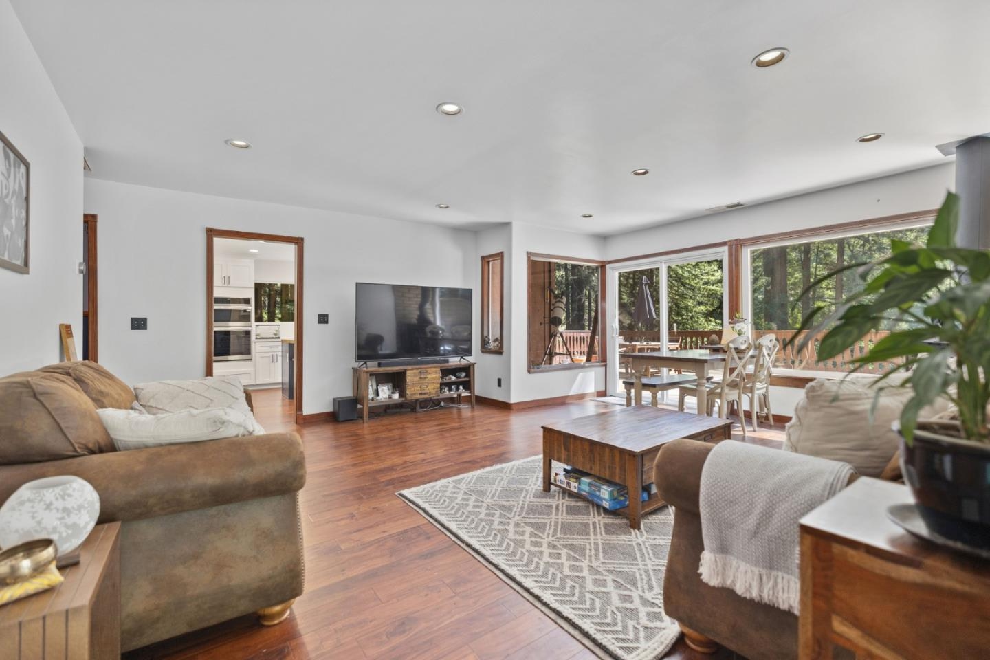 20851 Assiniboine Trail