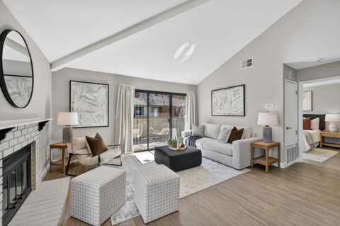 Photo of 2012 La Terrace Circle, SAN JOSE, CA 95123 (MLS # ML82037007)