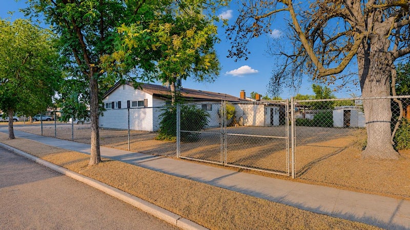 1405 Tamarack Avenue