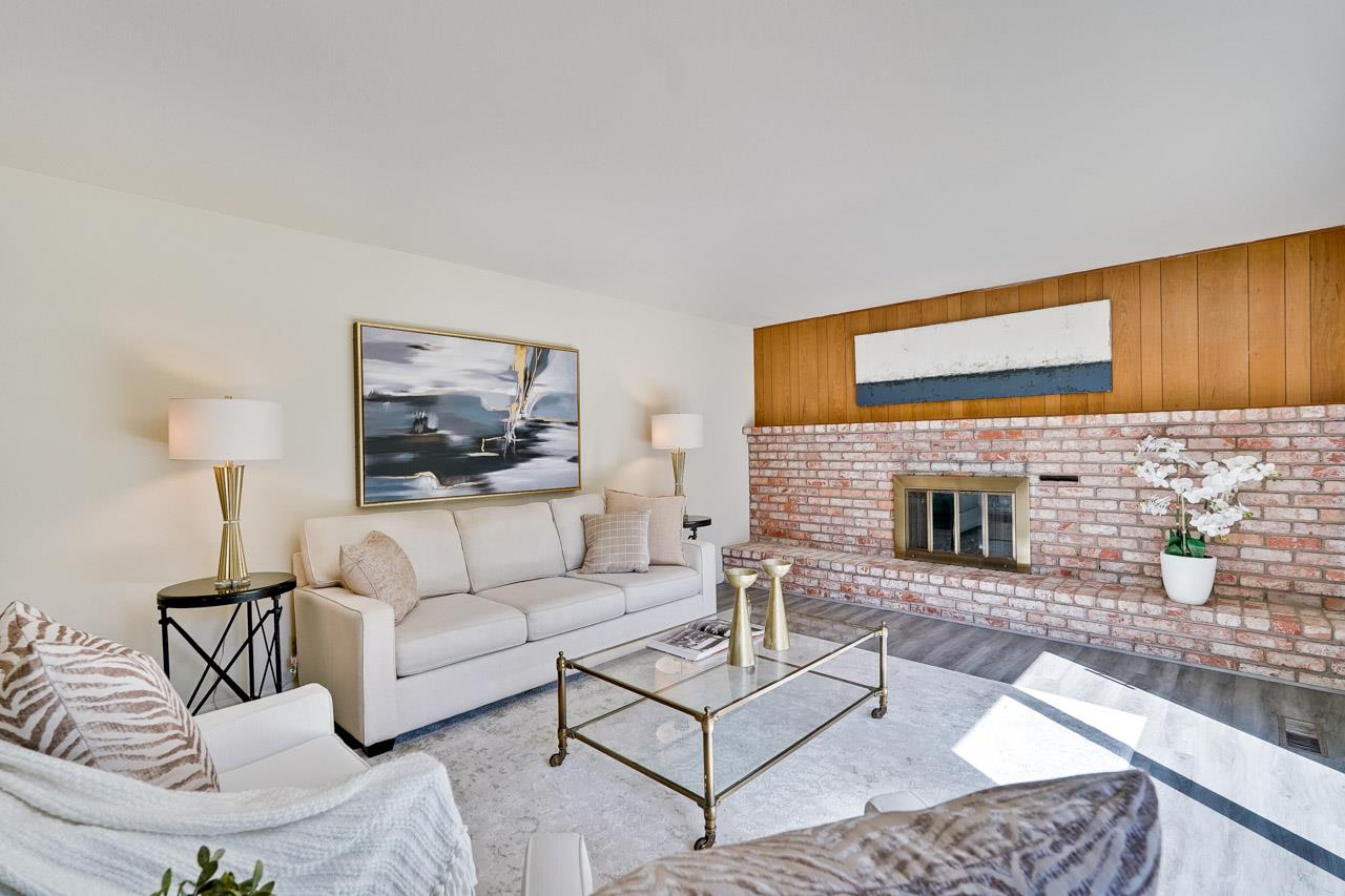 570-572 La Conner Drive