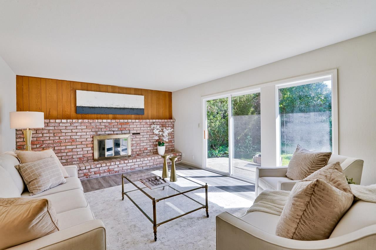 570-572 La Conner Drive