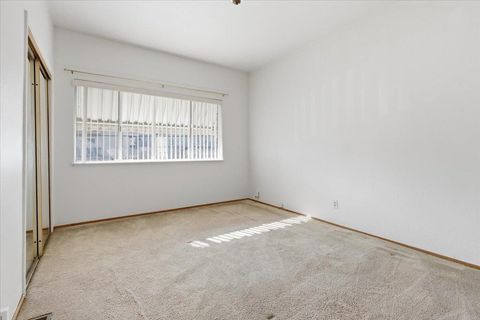 Tiny photo for 940 37th, OAKLAND, CA 94608 (MLS # ML82029242)