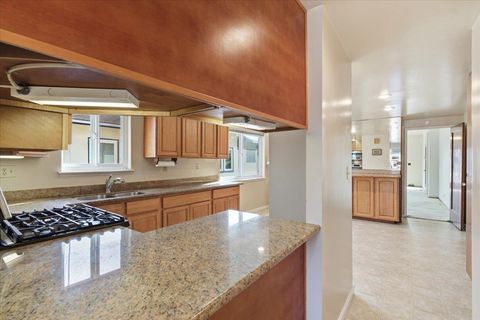 Tiny photo for 940 37th, OAKLAND, CA 94608 (MLS # ML82029242)