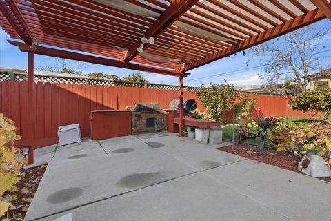 Tiny photo for 940 37th, OAKLAND, CA 94608 (MLS # ML82029242)