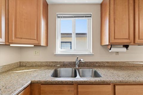 Tiny photo for 940 37th, OAKLAND, CA 94608 (MLS # ML82029242)