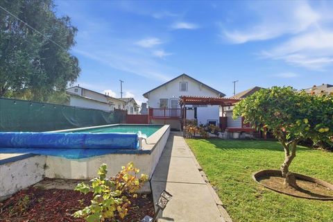 Tiny photo for 940 37th, OAKLAND, CA 94608 (MLS # ML82029242)