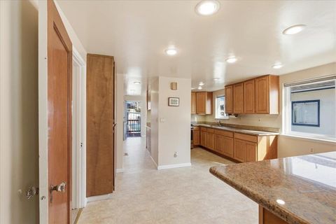 Tiny photo for 940 37th, OAKLAND, CA 94608 (MLS # ML82029242)