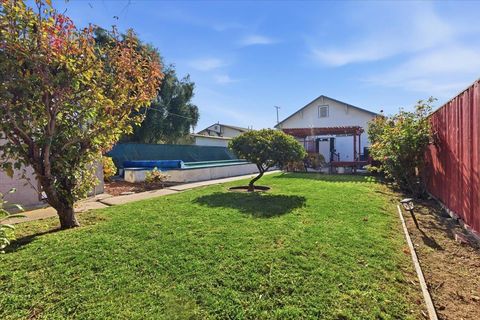 Tiny photo for 940 37th, OAKLAND, CA 94608 (MLS # ML82029242)