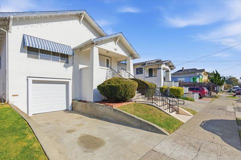 Tiny photo for 940 37th, OAKLAND, CA 94608 (MLS # ML82029242)
