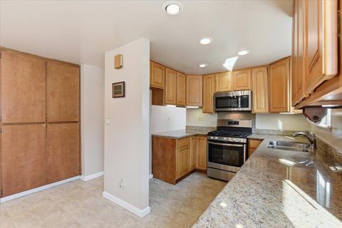 Tiny photo for 940 37th, OAKLAND, CA 94608 (MLS # ML82029242)