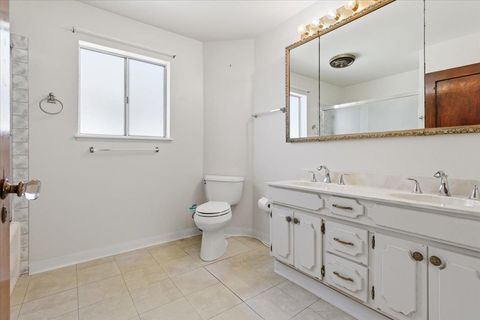 Tiny photo for 940 37th, OAKLAND, CA 94608 (MLS # ML82029242)