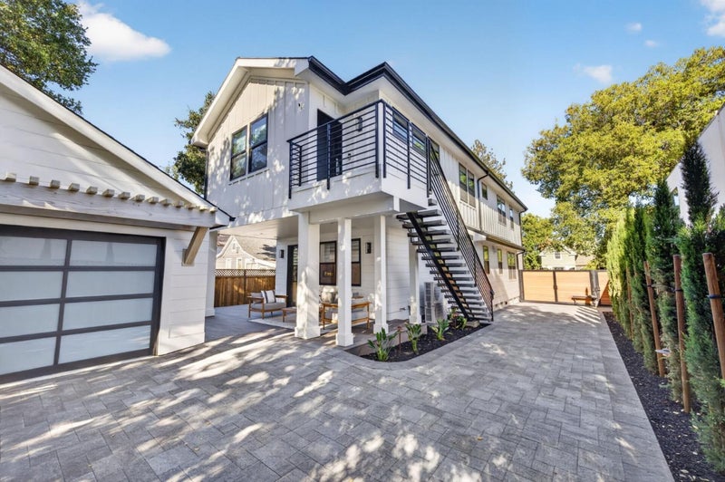 407 University Avenue