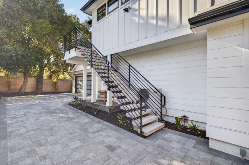 407 University Avenue