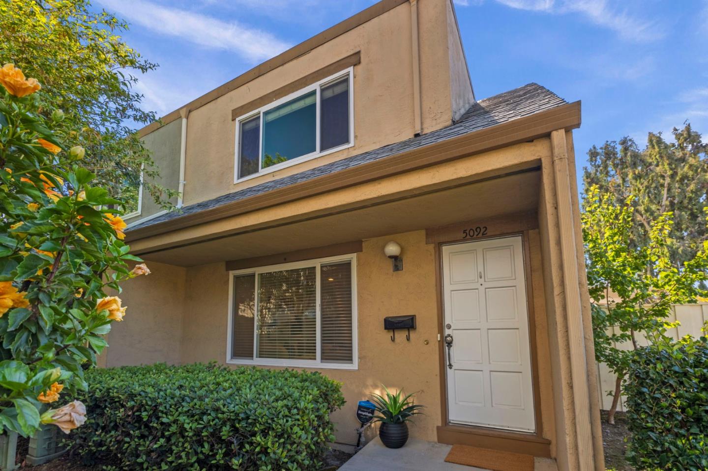 5092 Plaza Corona
