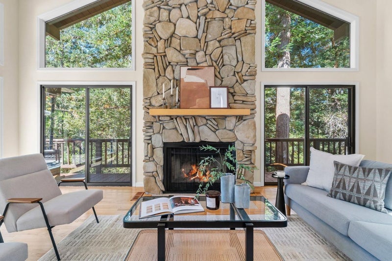 301 Canyon Oaks