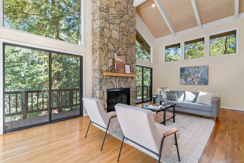 301 Canyon Oaks