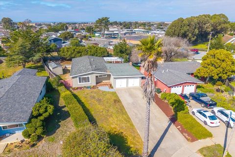Tiny photo for 277 Young Circle, MARINA, CA 93933 (MLS # ML82034435)