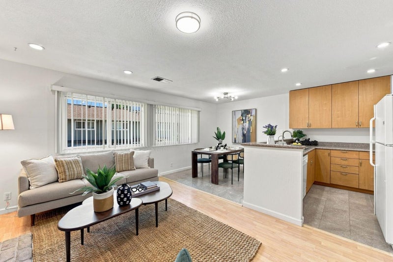 552 Crimsonberry Way