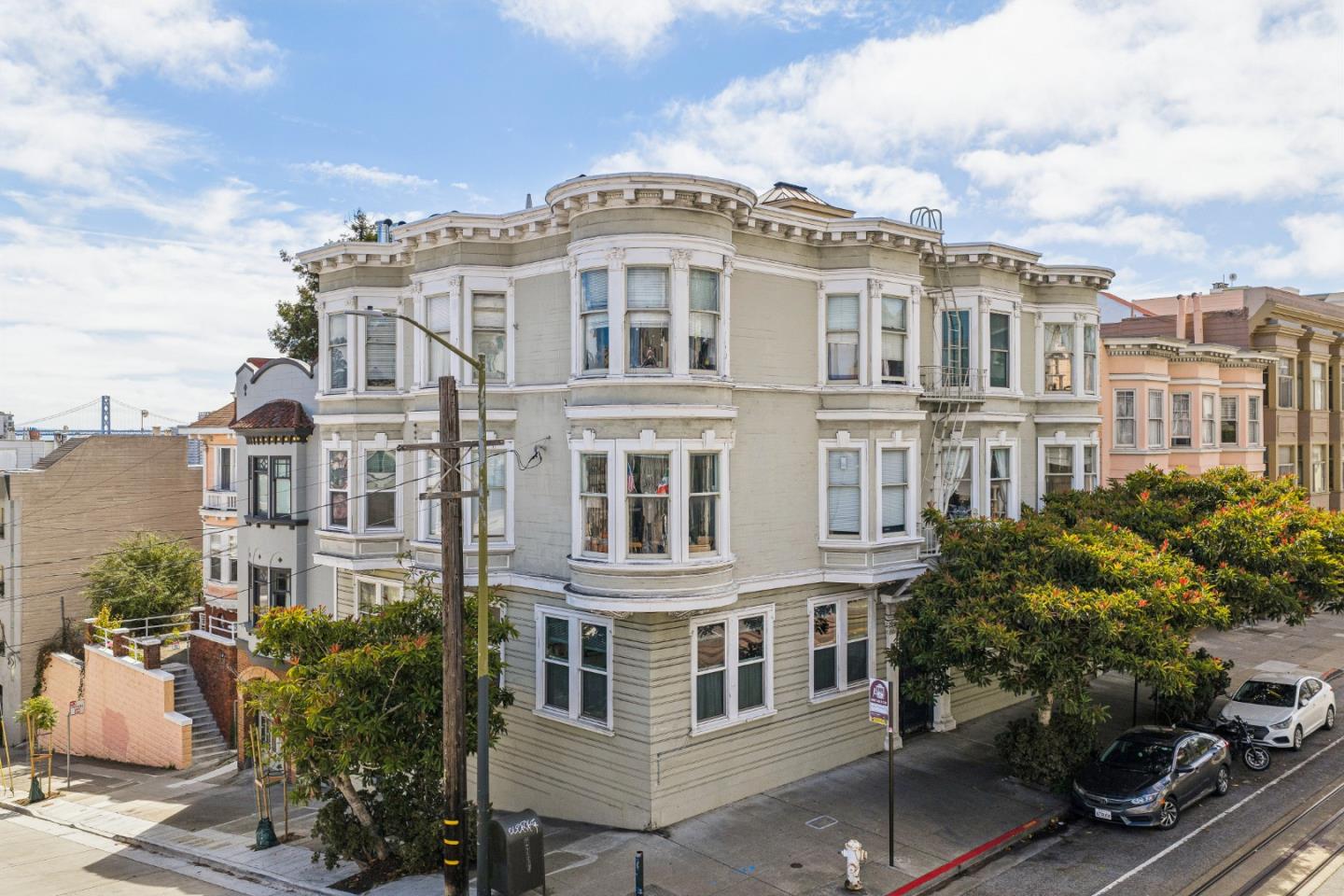 1660 Mason Street