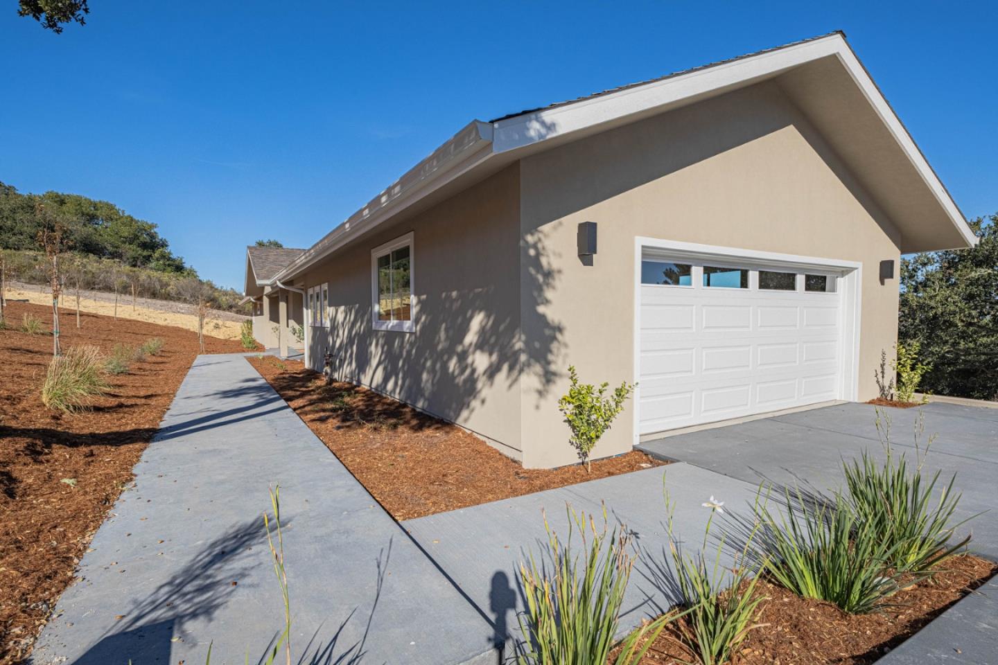 26135 Laureles Grade