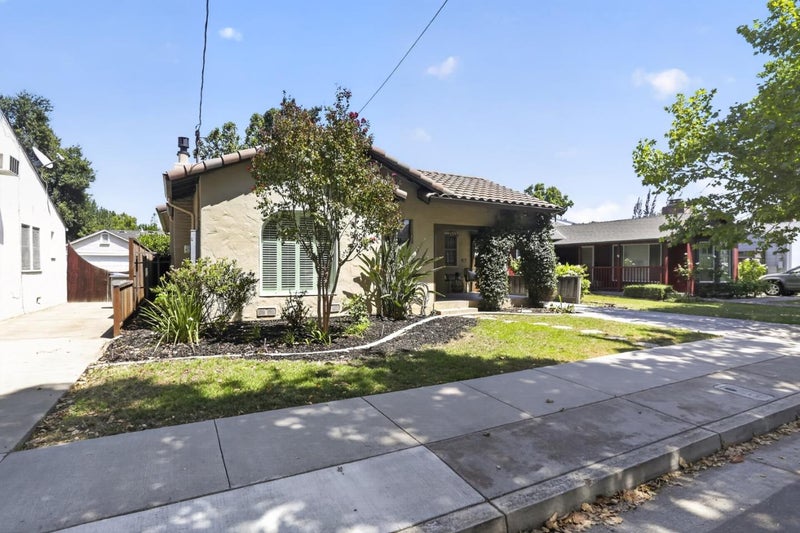 1748 Glen Una Avenue