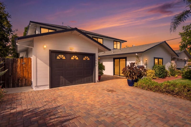 1035 Lorne Way