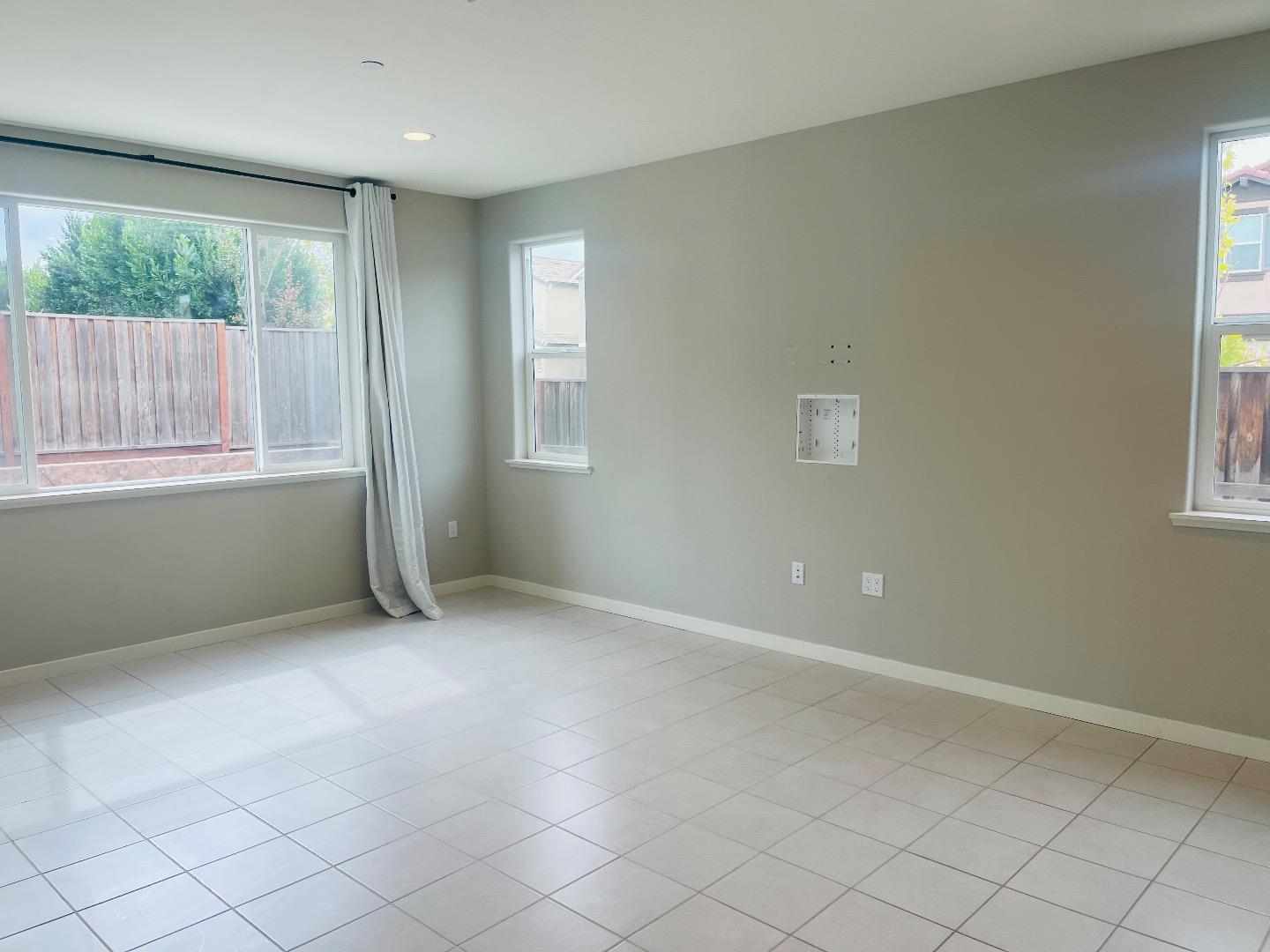 665 Tanoak Court