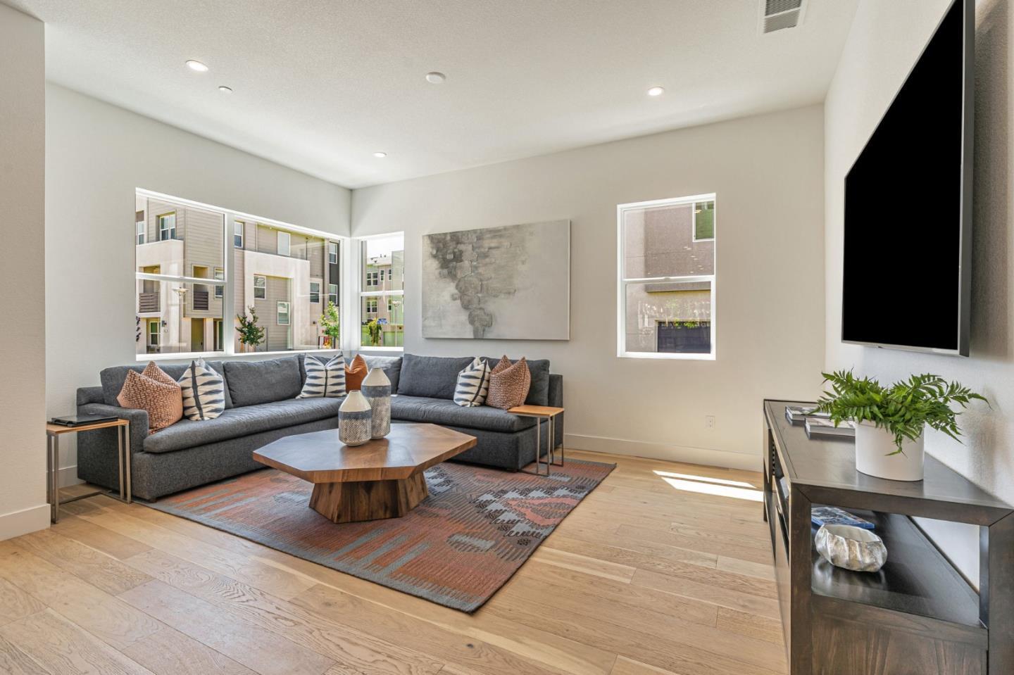 522 Lapis Court
