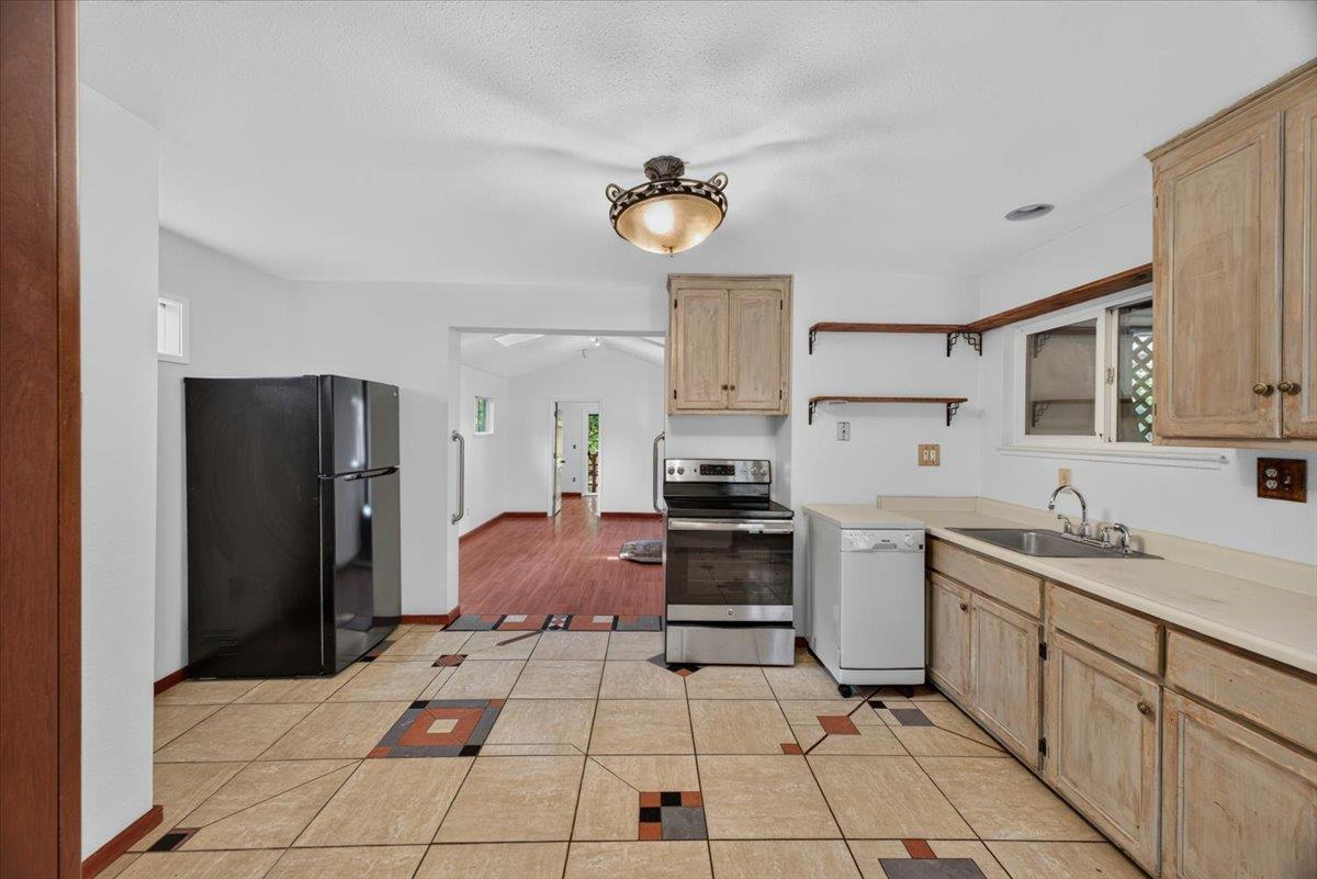 514 Primavera Road