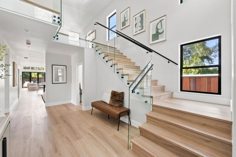 563 Encina Avenue