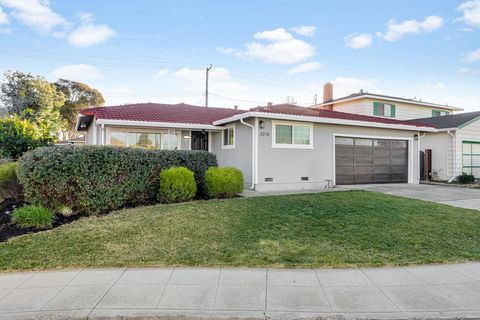 Photo of 3278 Loma Alta Drive, Santa Clara, CA 95051 (MLS # ML82031115)