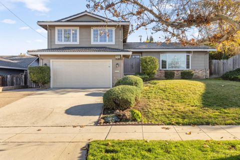 Photo of 1532 Los Rios Drive, SAN JOSE, CA 95120 (MLS # ML82029501)