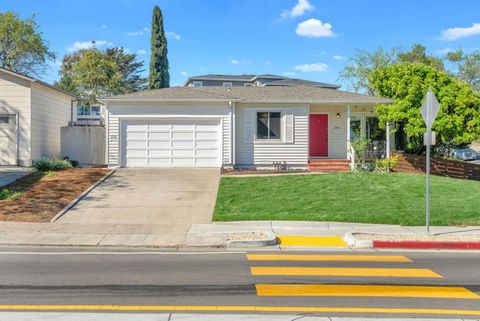 Photo of 2204 Roosevelt Avenue, REDWOOD CITY, CA 94061 (MLS # ML82041133)