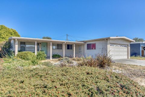 Photo of SALINAS, CA 93901 (MLS # ML82049568)