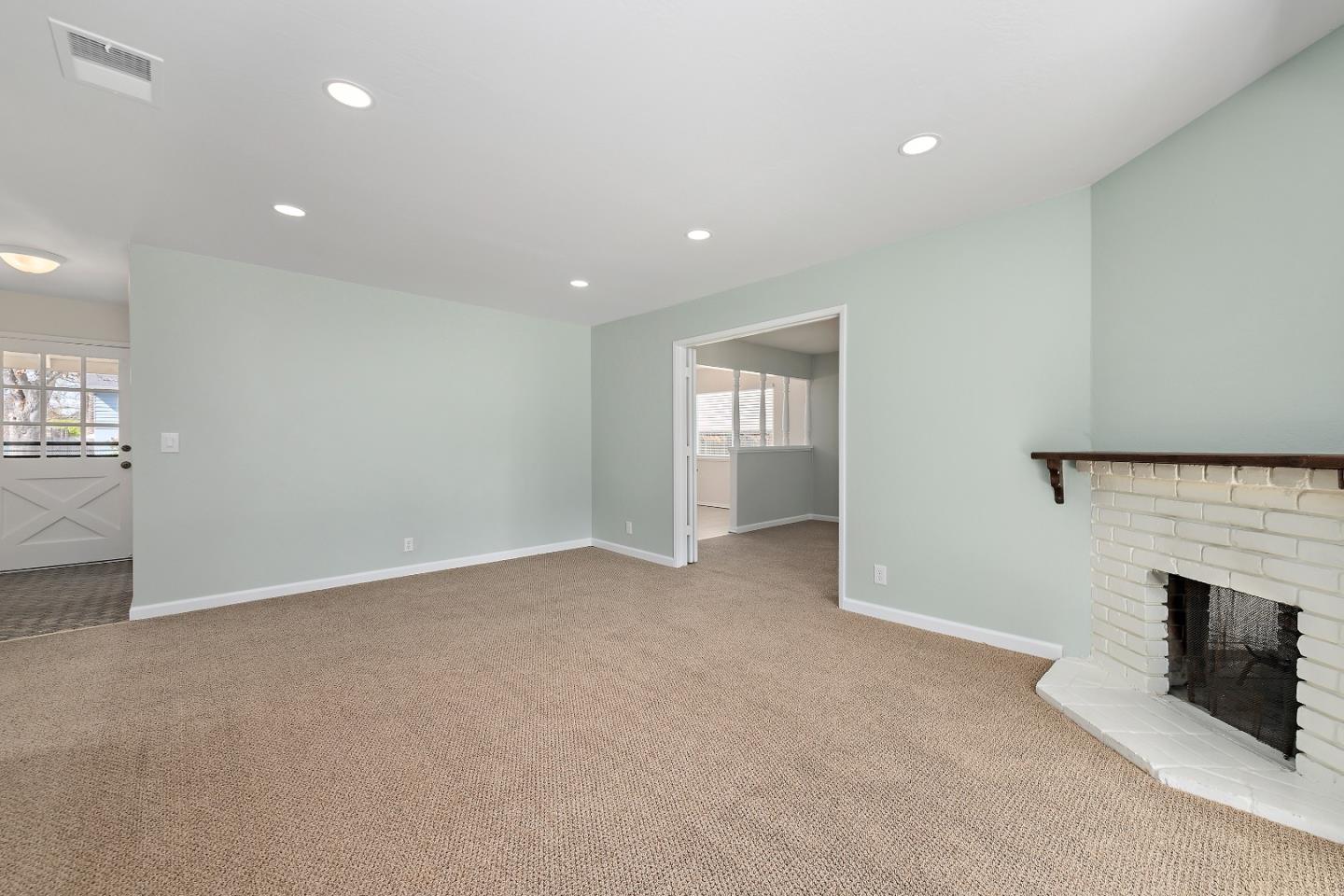 5576 Sunny Oaks Drive