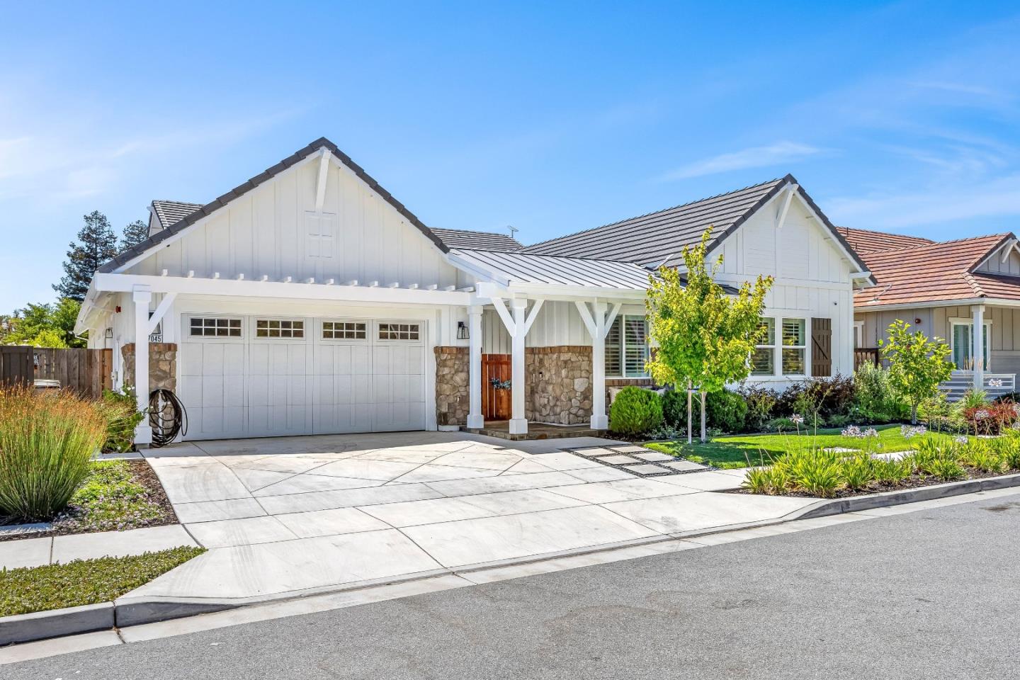 17045 Hill Road