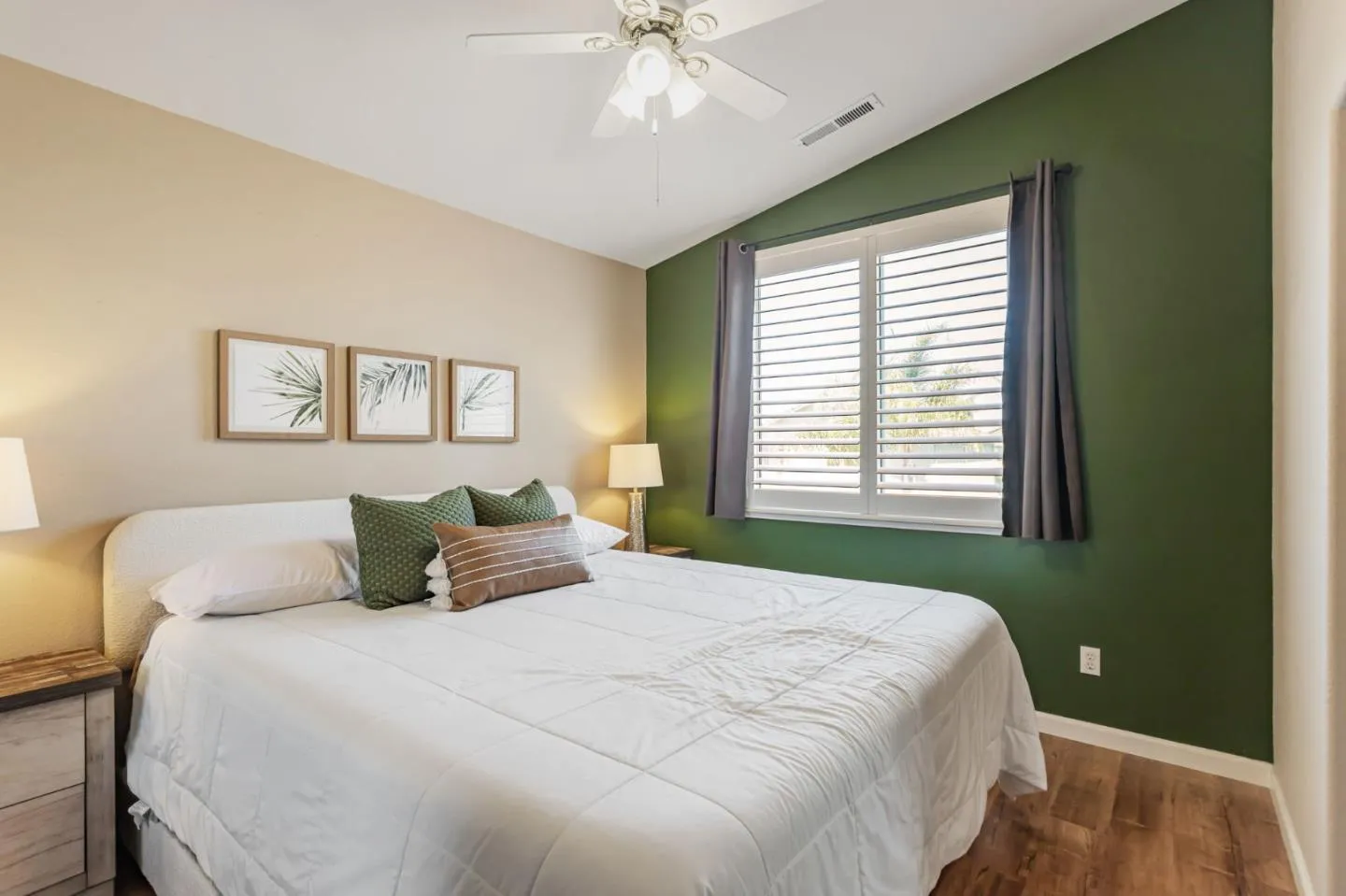 Hollister, California 95023, United States, 4 Bedrooms Bedrooms, ,3 BathroomsBathrooms,Residential,Active,207247