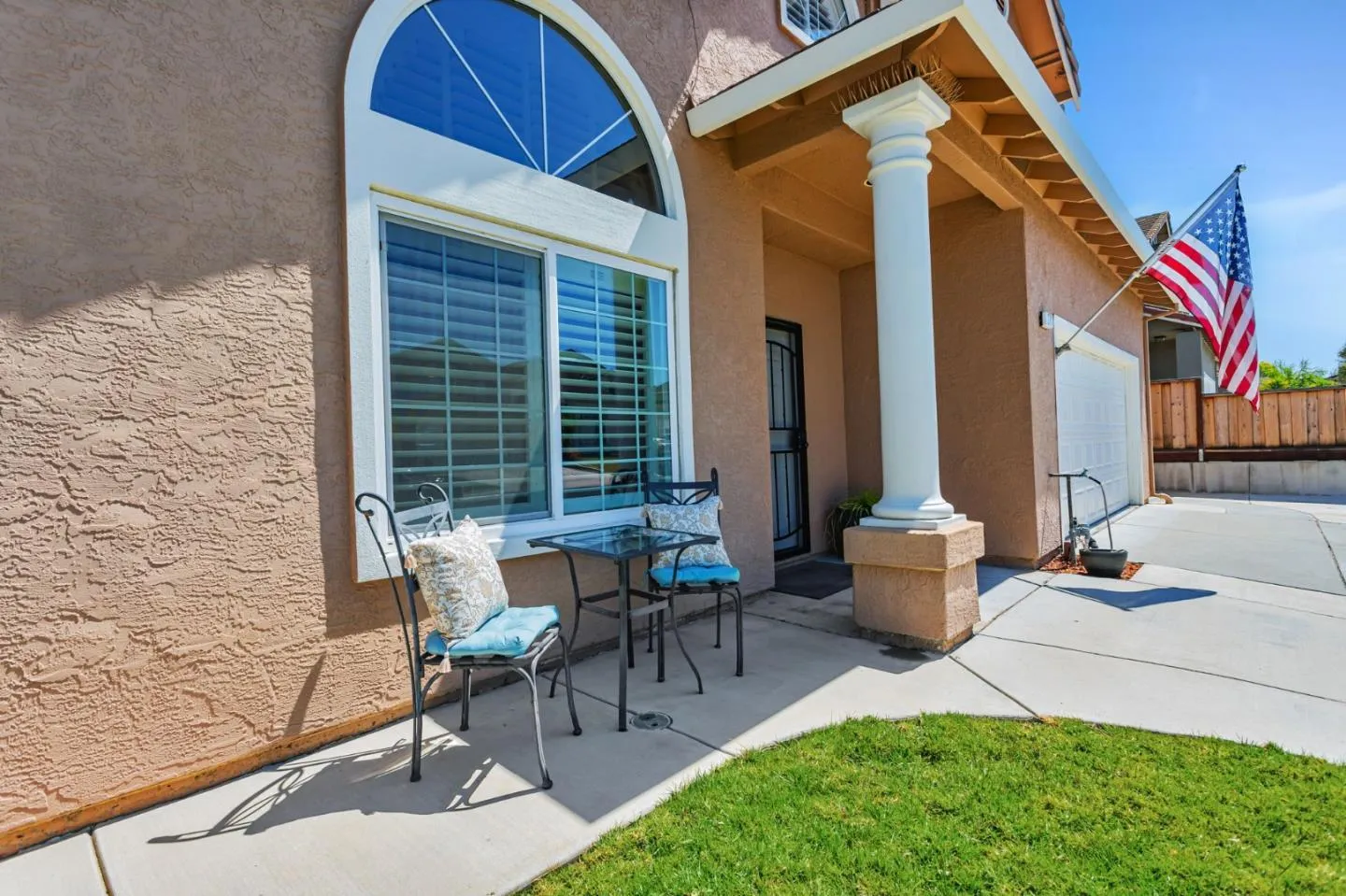 Hollister, California 95023, United States, 4 Bedrooms Bedrooms, ,3 BathroomsBathrooms,Residential,Active,207247