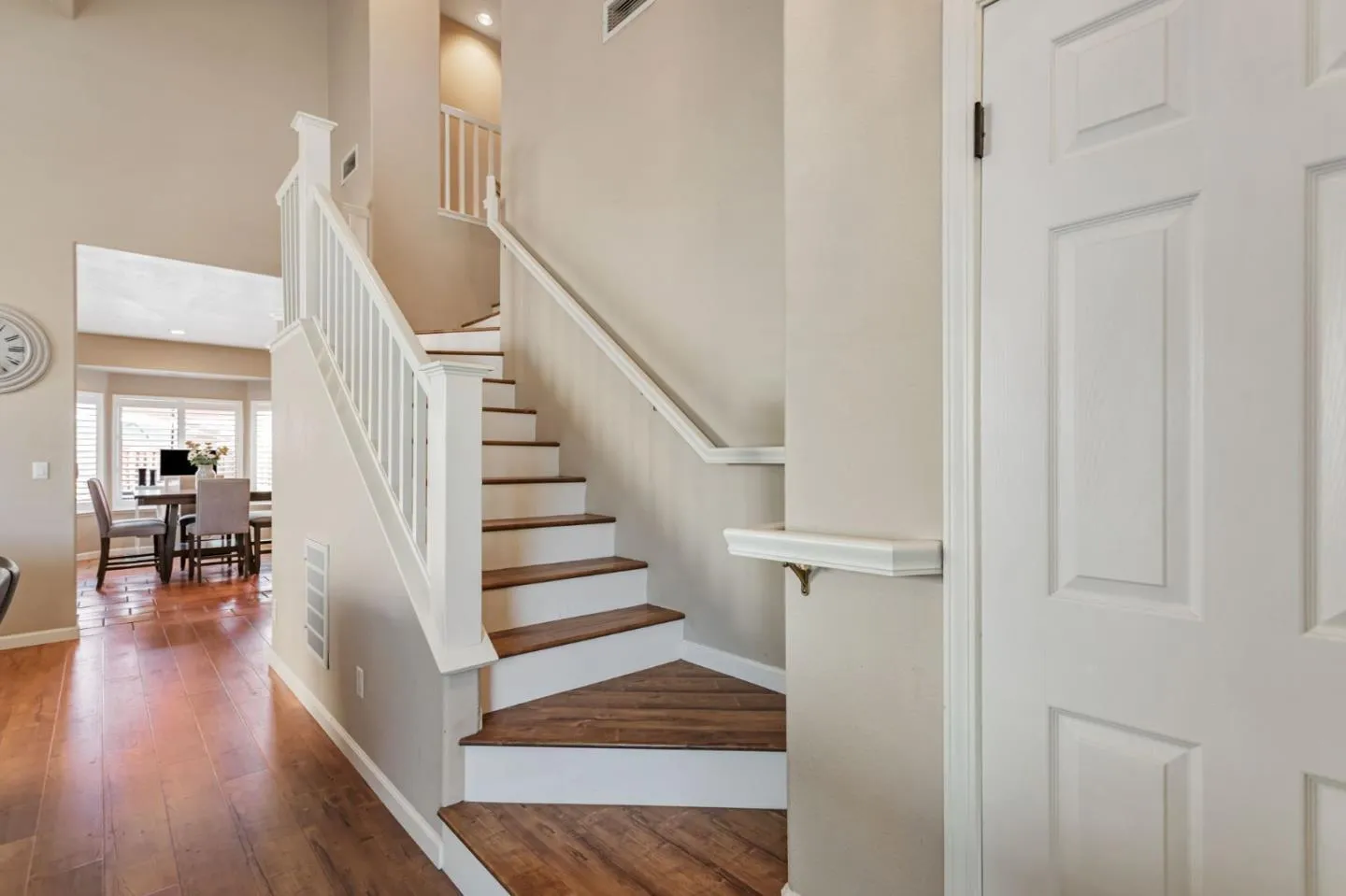 Hollister, California 95023, United States, 4 Bedrooms Bedrooms, ,3 BathroomsBathrooms,Residential,Active,207247