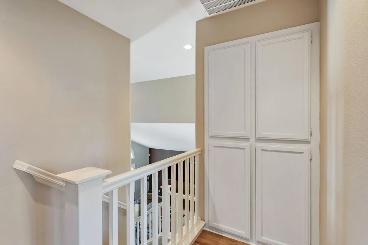 Hollister, California 95023, United States, 4 Bedrooms Bedrooms, ,3 BathroomsBathrooms,Residential,Active,207247