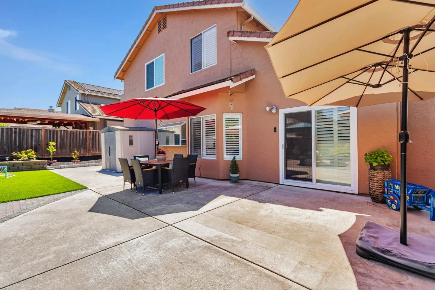 Hollister, California 95023, United States, 4 Bedrooms Bedrooms, ,3 BathroomsBathrooms,Residential,Active,207247