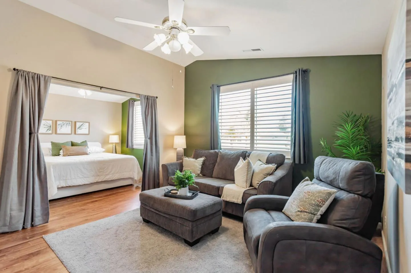 Hollister, California 95023, United States, 4 Bedrooms Bedrooms, ,3 BathroomsBathrooms,Residential,Active,207247