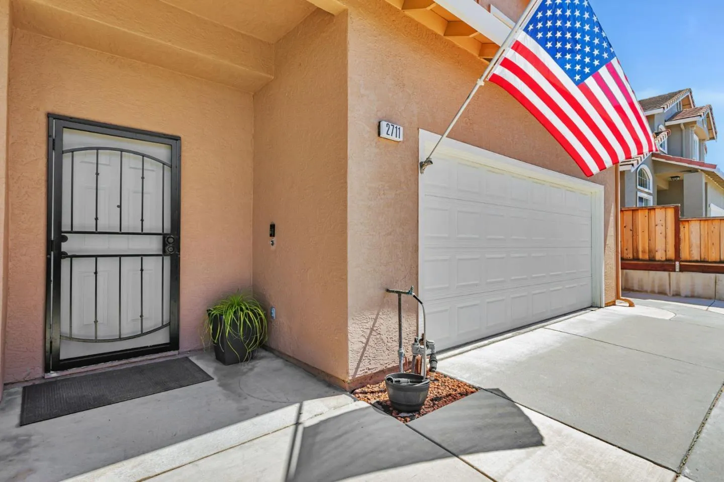 Hollister, California 95023, United States, 4 Bedrooms Bedrooms, ,3 BathroomsBathrooms,Residential,Active,207247