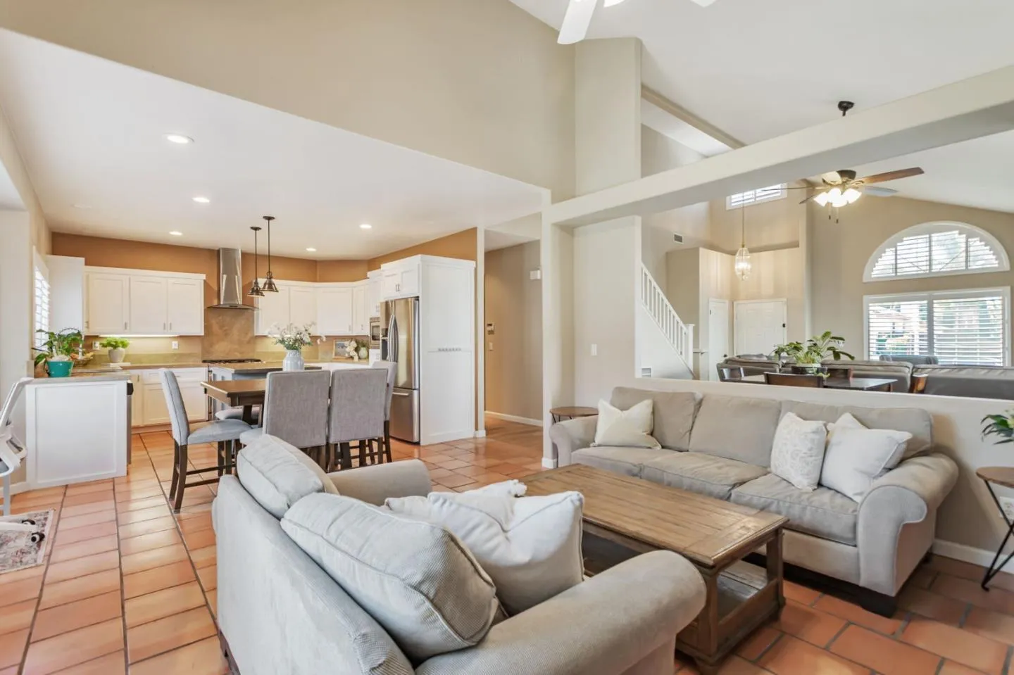 Hollister, California 95023, United States, 4 Bedrooms Bedrooms, ,3 BathroomsBathrooms,Residential,Active,207247