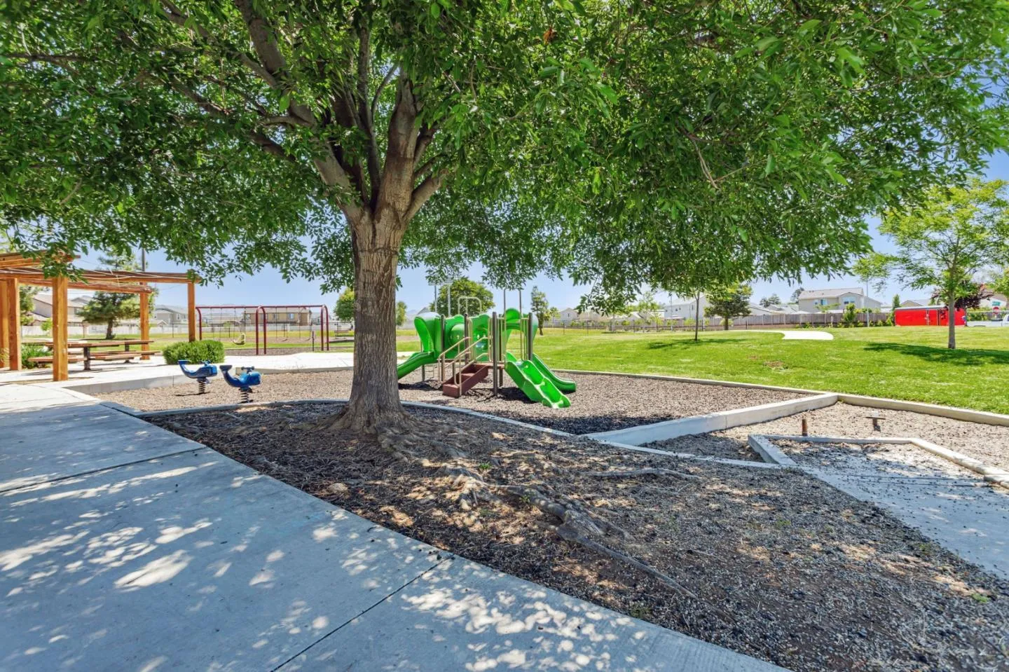 Hollister, California 95023, United States, 4 Bedrooms Bedrooms, ,3 BathroomsBathrooms,Residential,Active,207247