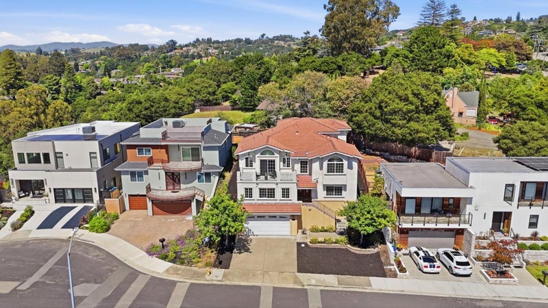 2390 Rainbow Court