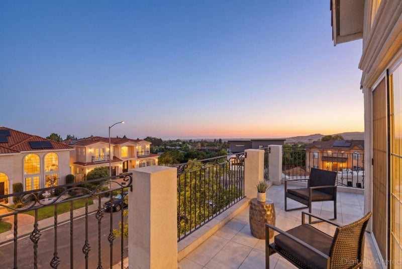 2390 Rainbow Court